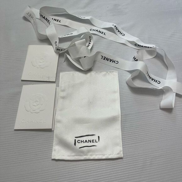 CHANEL HANDBAG CLEANING SOFT CLOTH and WHITE RIBBON - Picture 1 of 6